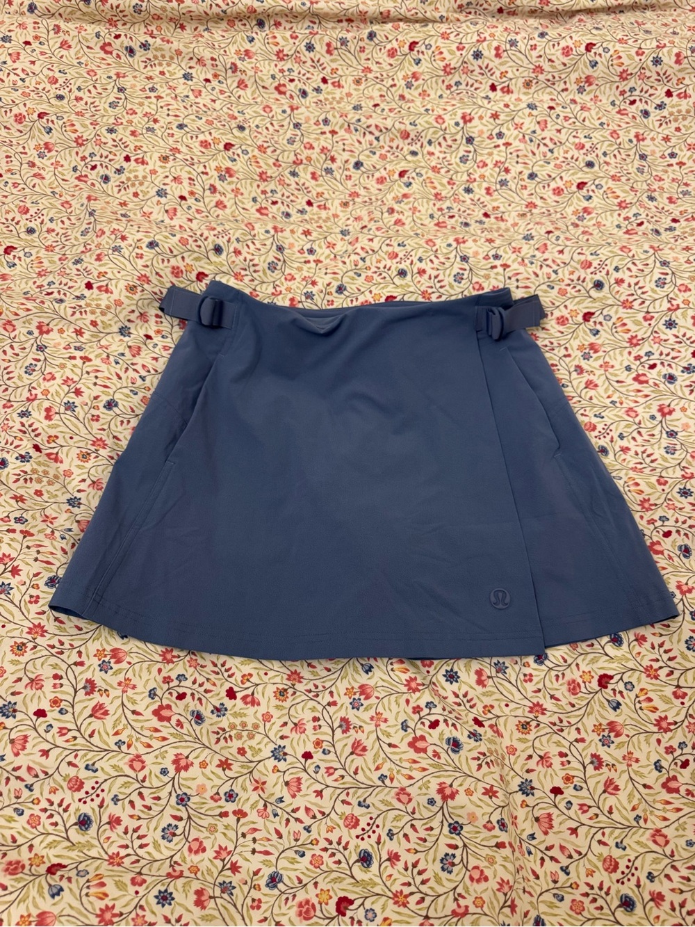 lululemon athletica navy A-line athletic skort with side buckle accents